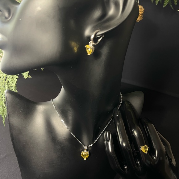 Maryse-Romantic Heart Zircon Set. 925S Silver.Earrings,Pendant&Necklace,Ring - Picture 4 of 4